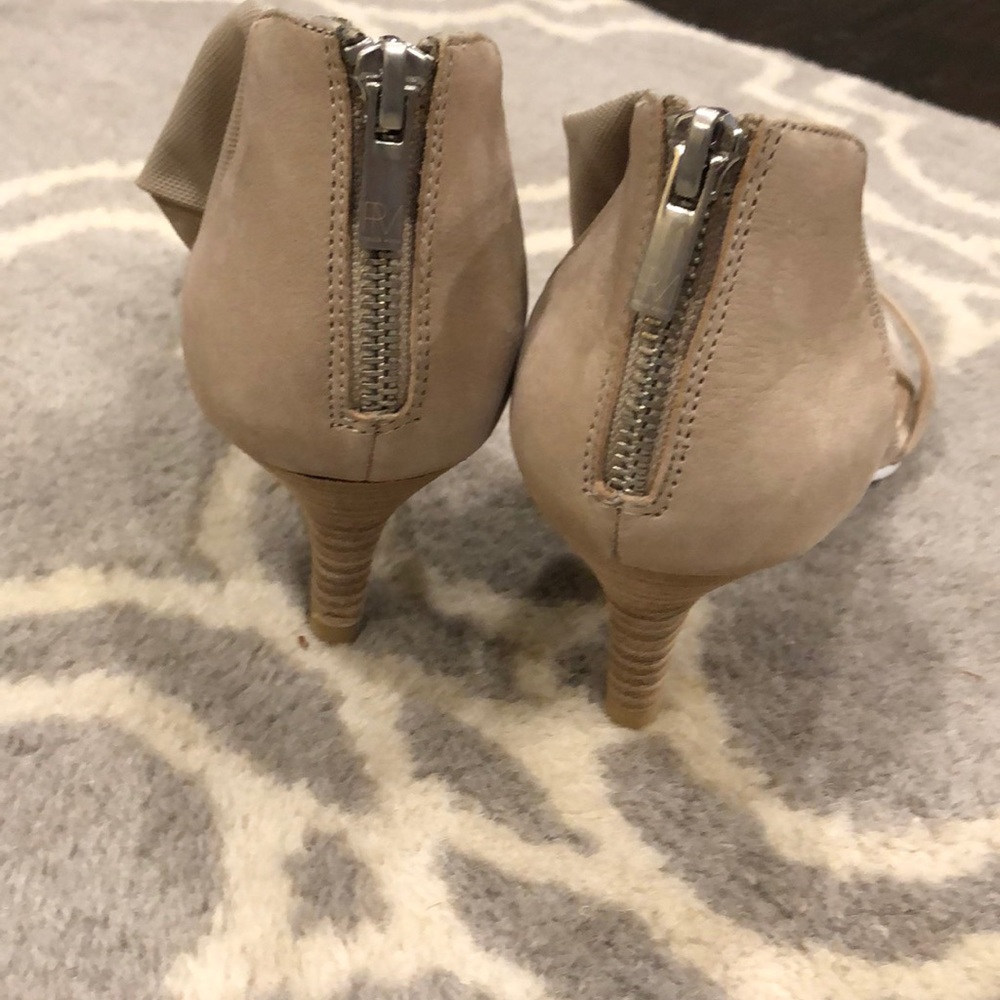 🌺Pelle Moda “ Barley” - Picture 3 of 4